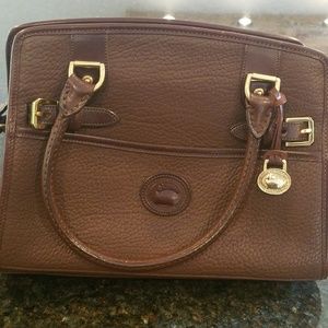 Dooney and bourke buckle handbag